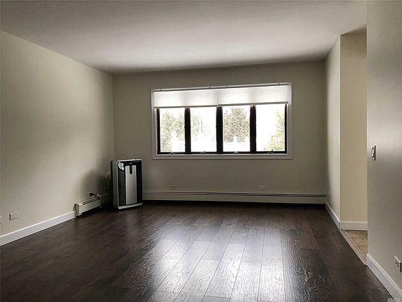 5th image of 4 Fenway Dr