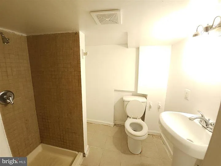 5023 Emo St — Photo 14