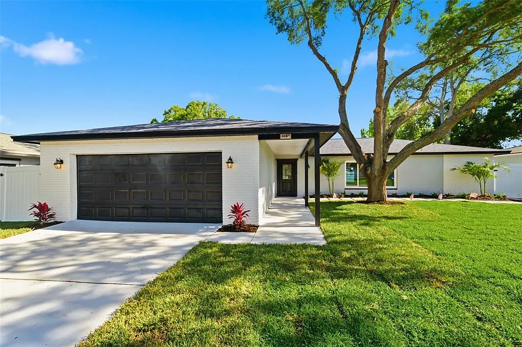 3 bed, 2.0 bath, 1861 sqft, $3,800 — Photo 1