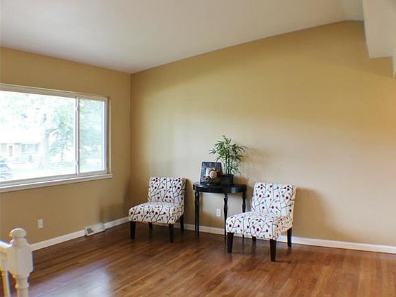 2nd image of 11822 Flushing Dr