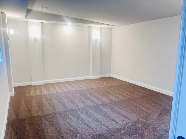 6825 Entwistle Rd — Photo 26