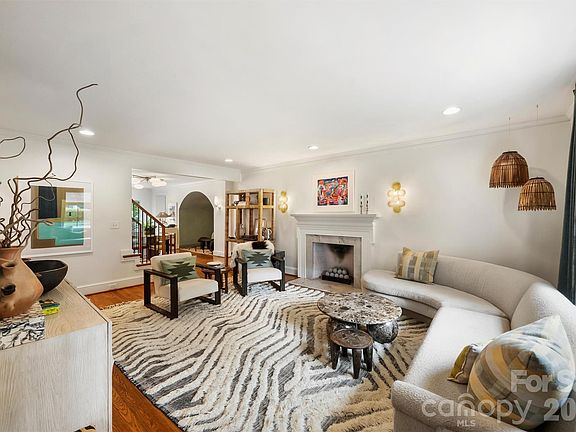 4th image of 2421 Hassell Pl