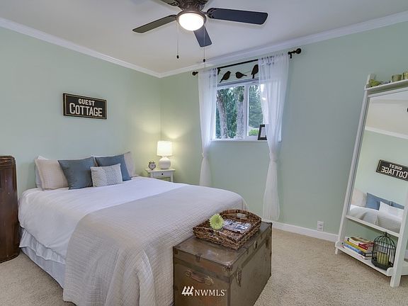 5th image of 10705 E Lake Joy Drive NE