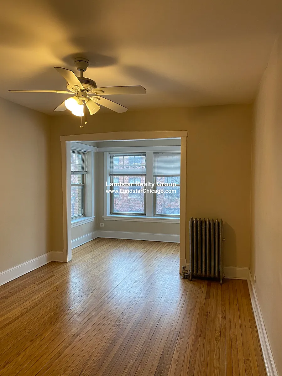 Building Photo - 558 Elmwood Ave #2