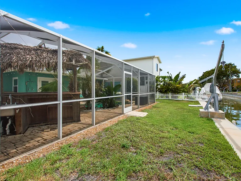 580 Baywood Dr W — Photo 42
