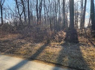 17 Emerson Dr, Falling Waters, WV 25419