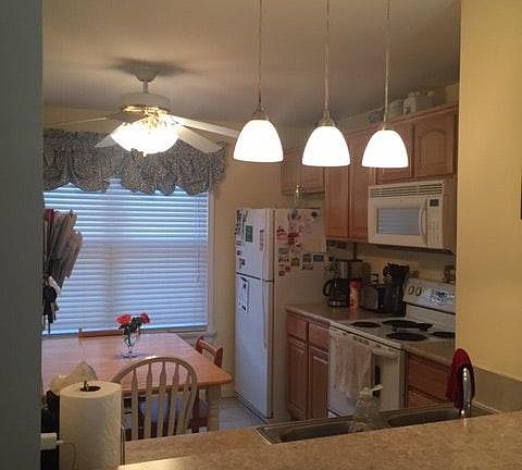 Large, eat-in kitchen