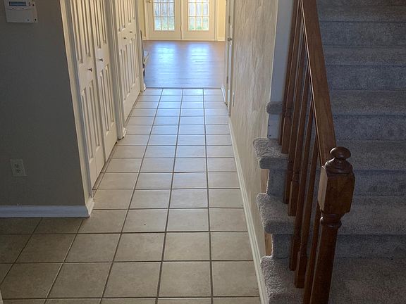 4th image of 612 Creekside Ct