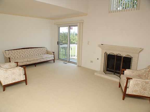 3rd image of 5830 Oxford Cir