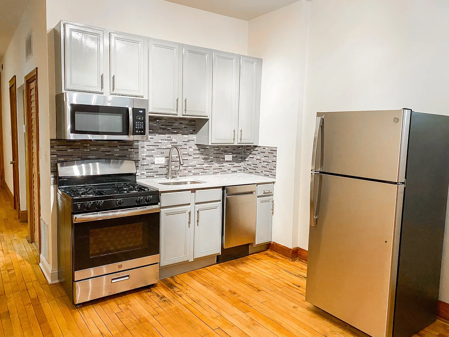 2543 - 47 W. Cortez St. — Photo 2