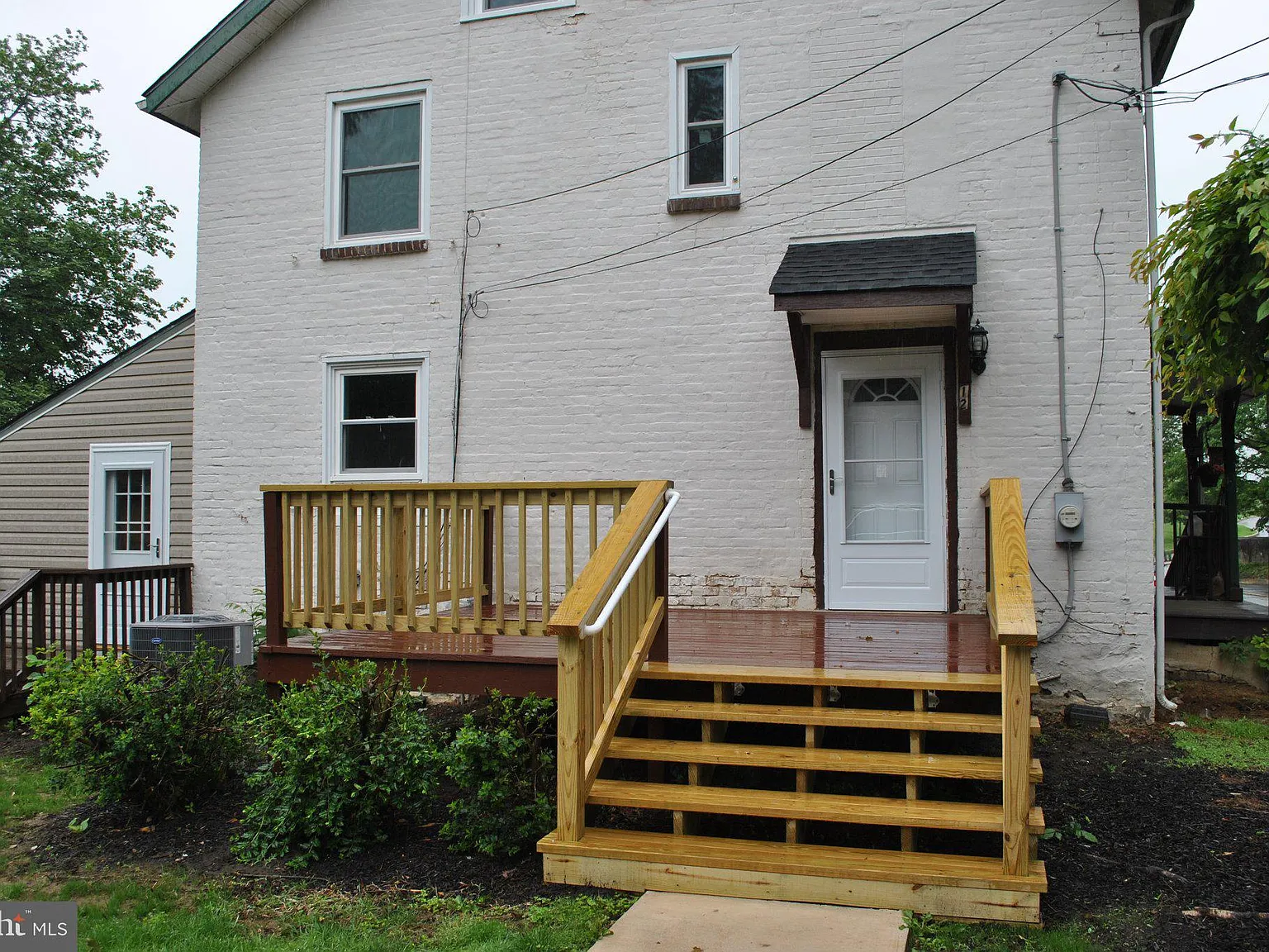 3 bed, 1.0 bath, 1138 sqft, $2,400 — Photo 4