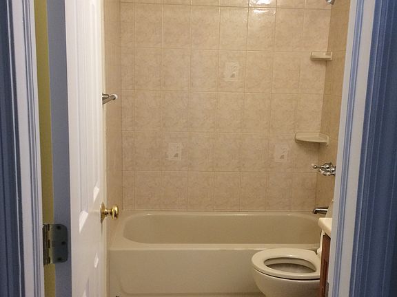 1st bedroom bathroom
