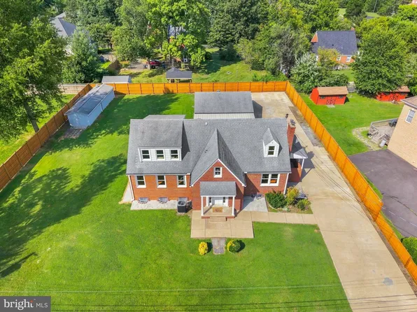 6334 Edgemoor Ln, Alexandria, VA 22312