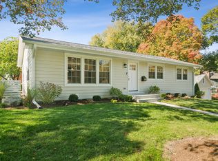 640 Prairie Ave, Barrington, IL 60010