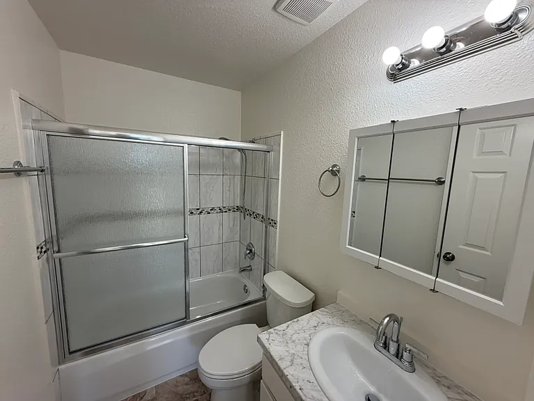 22435 Princeton St #4 — Photo 12