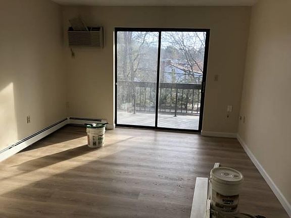 5th image of 44 Farwell St #3