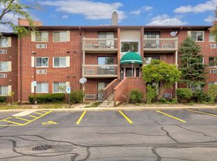 820 N Lakeside Dr APT 2D, Vernon Hills, IL