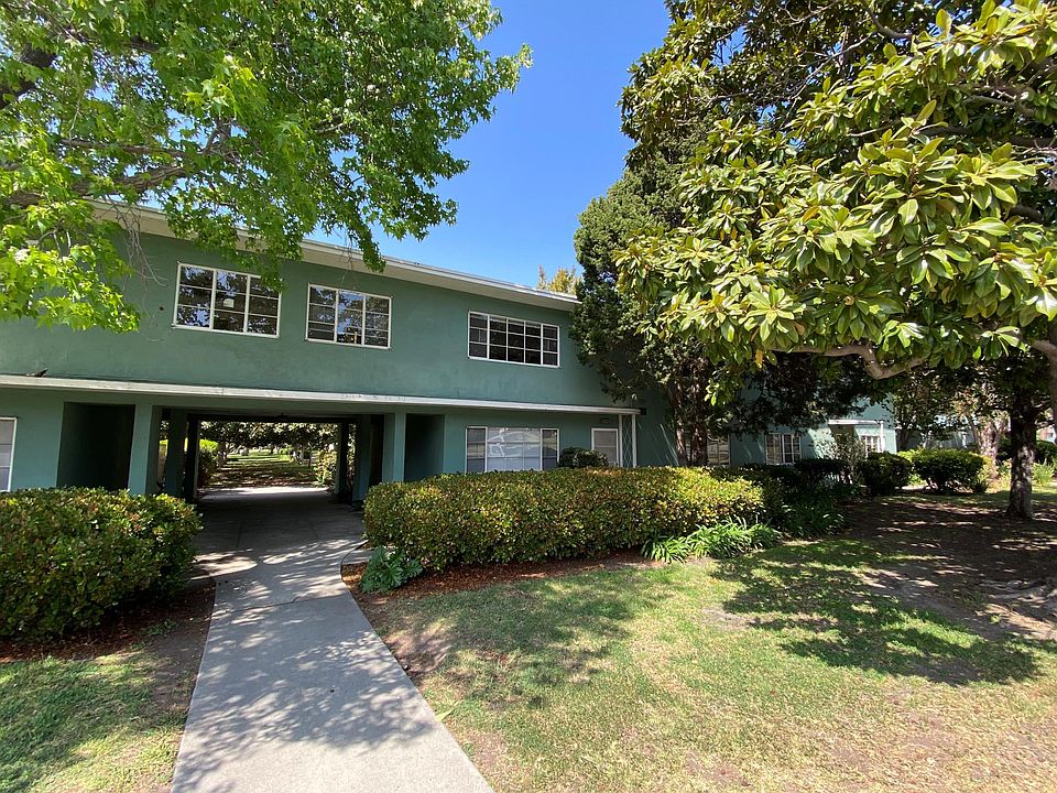 Front entrance, 5414 Village Green