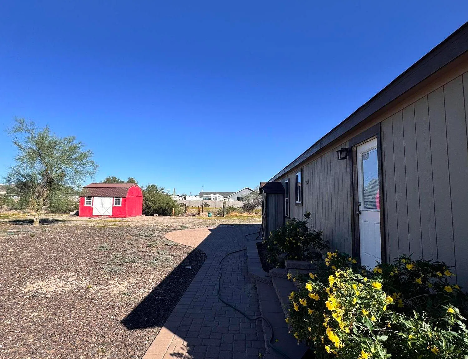 3 bed, 2.0 bath, 1466 sqft, $2,000 — Photo 2