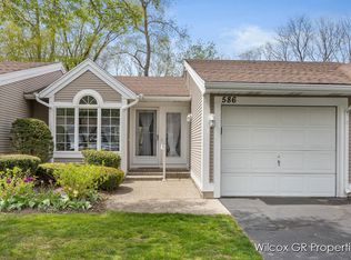 586 Appletree Ct, Holland, MI 49423