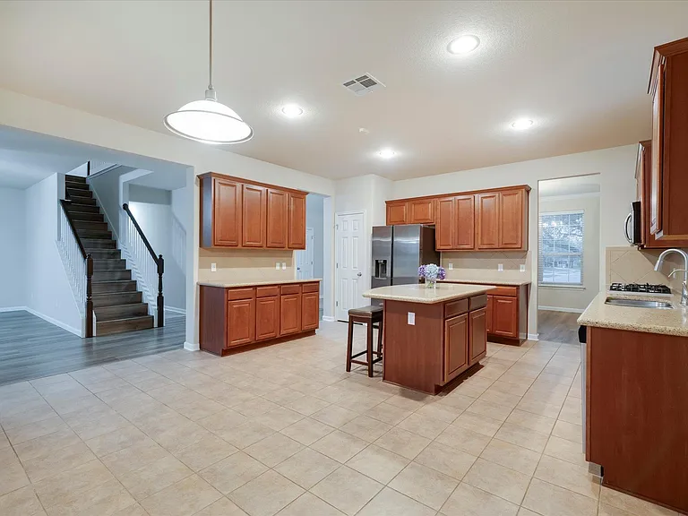 185 Hometown Pkwy — Photo 11