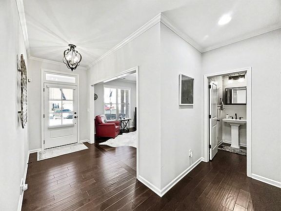 5th image of 420 Manor Ridge Vw