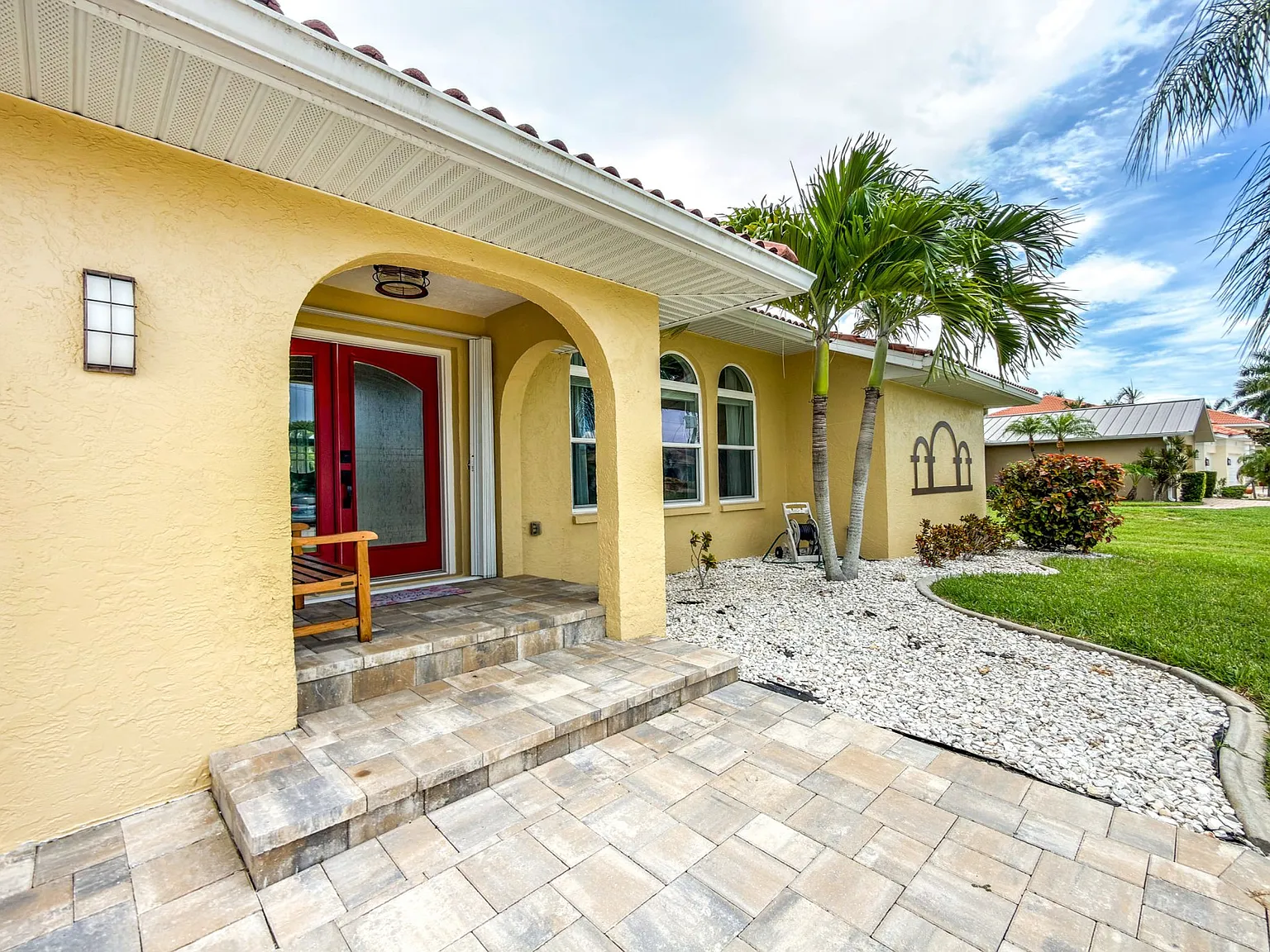 3 bed, 2270 sqft, $6,000 — Photo 3