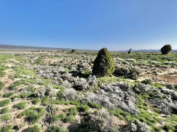 89 S Shangra La Dr, Hatch, UT 84735