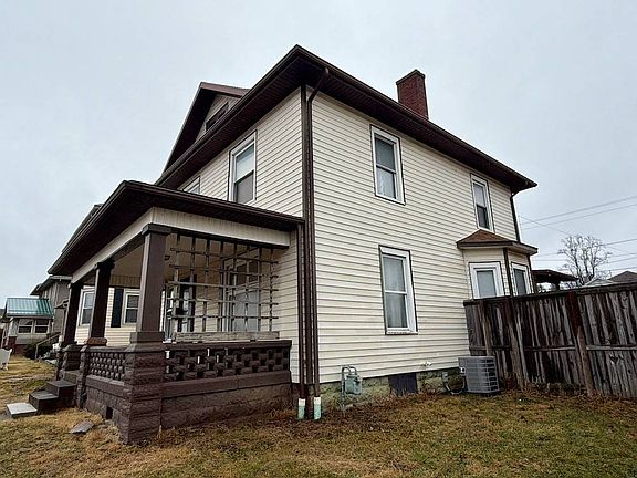 4th image of 718 Clark St