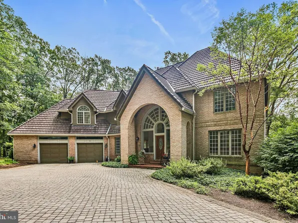 785 View West Dr, Westminster, MD 21158