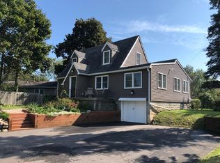 216 Park Rd, Lakemoor, IL 60051