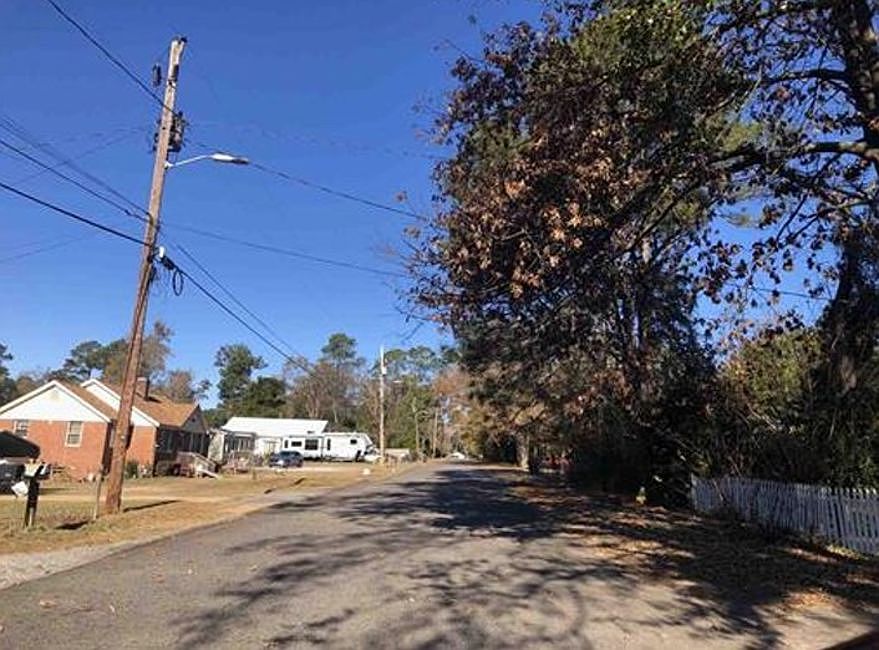 Exterior Neighborhood (street photo)