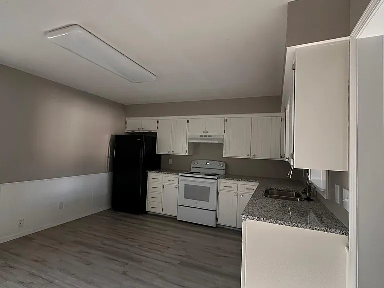 3017 W Roxbury St — Photo 8