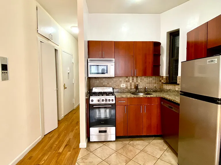 429 E 83rd St #2D — Photo 6