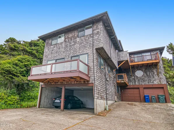 646 SW 11th St APT 1, Newport, OR 97365