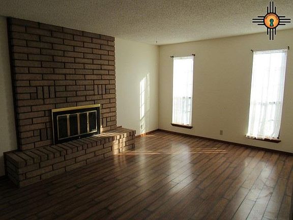 3rd image of 905 Ivy St