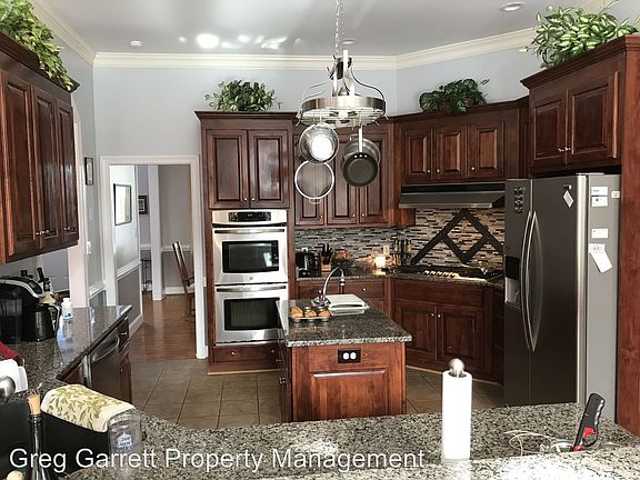 3rd image of 204 James Landing Cir