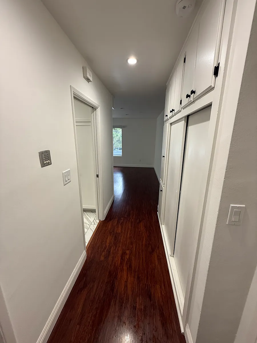 Building Photo - 124 N Clark Dr #107