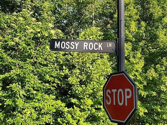 2nd image of 8 Mossy Rock Ln