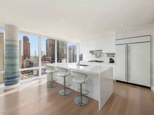 1355 1st Avenue image 4 of 13