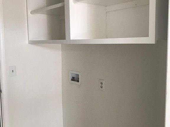 5th image of 121 E Austin Ave APT B