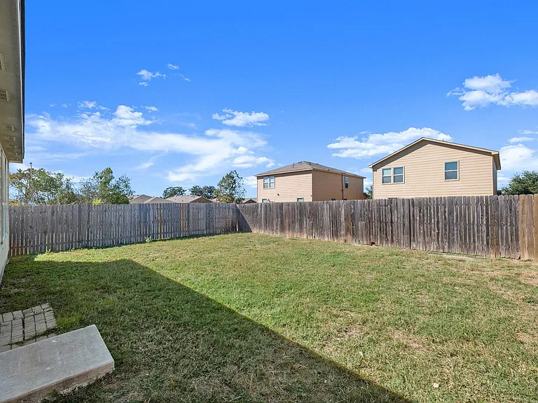 5704 Levenwood Ln — Photo 23