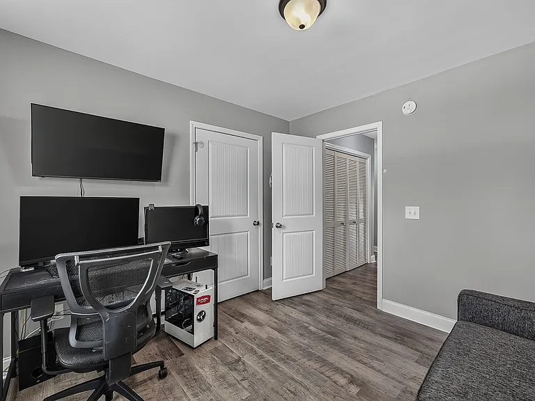 210 Riverstone Ct — Photo 22