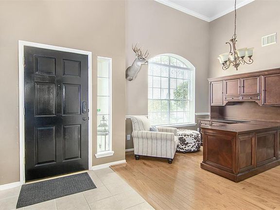 4th image of 2410 Bay Hill Dr