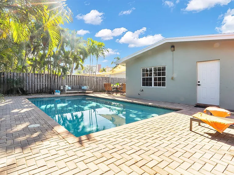 3221 Seaward Dr — Photo 5