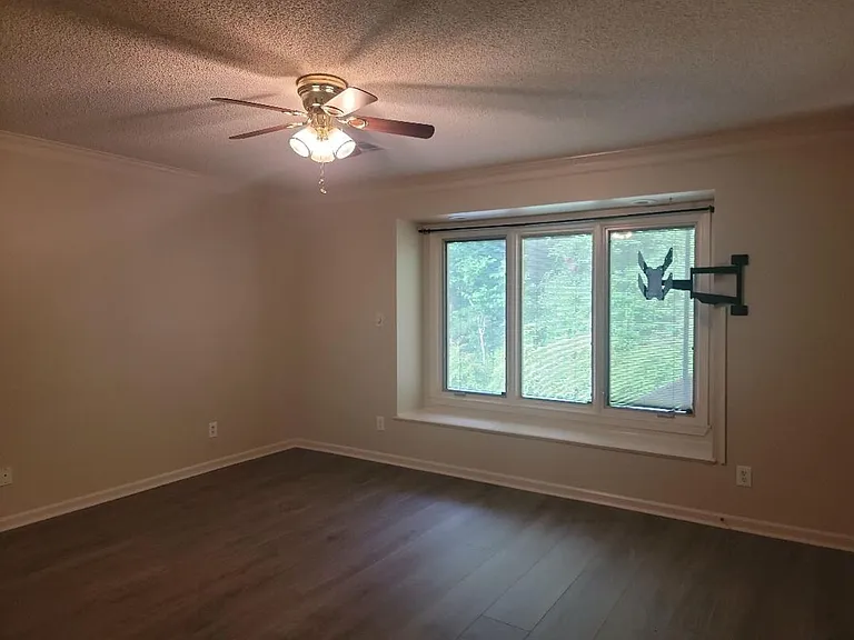 928 Running Brook Dr — Photo 17
