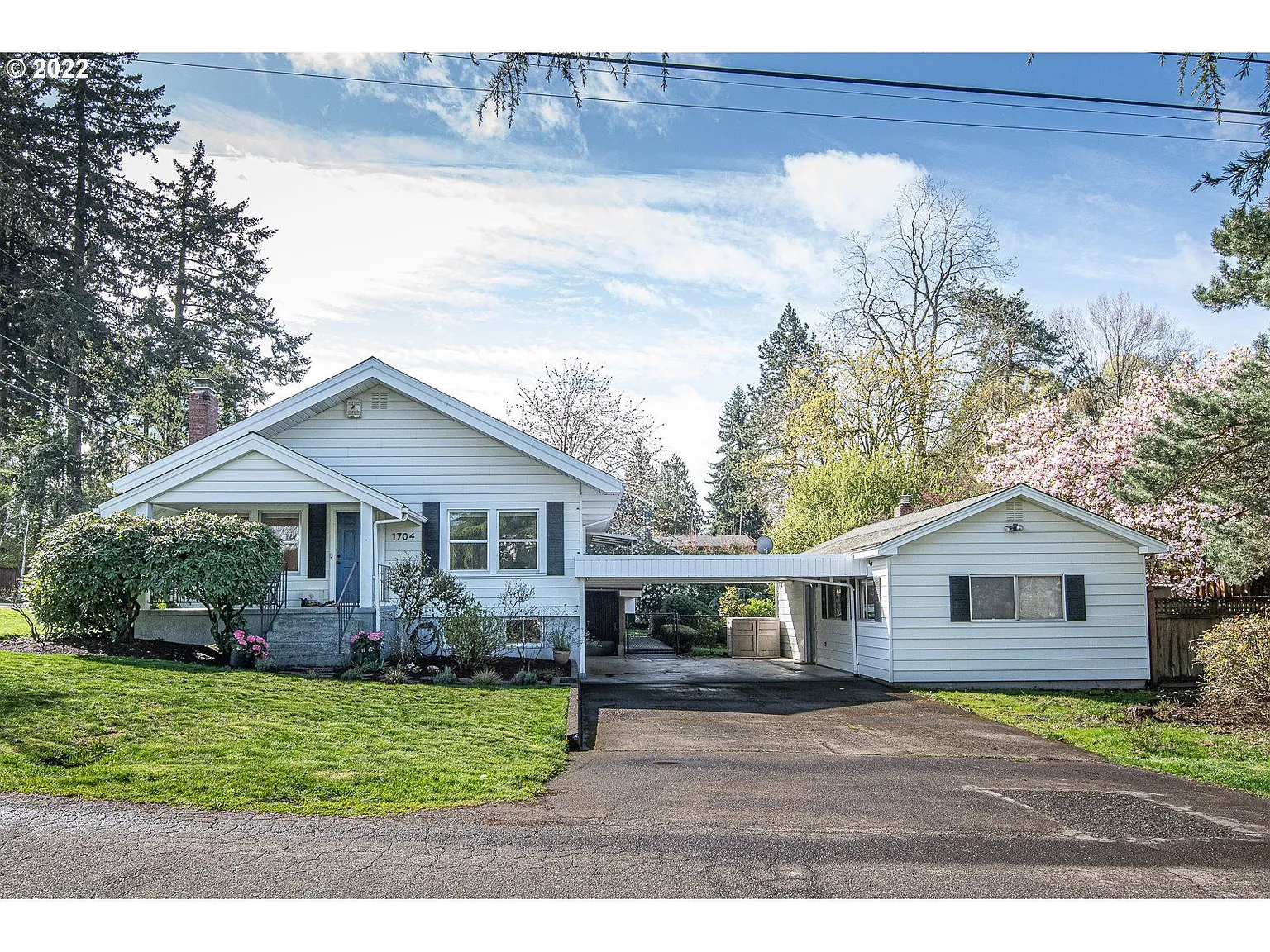 1704 SW Dolph St photo 1