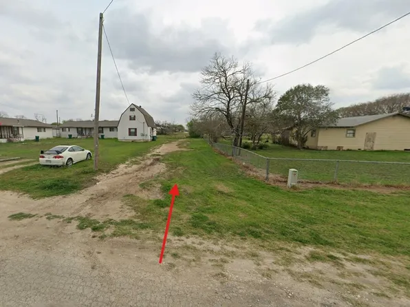57017 Hickory Street, Jourdanton, TX 78026