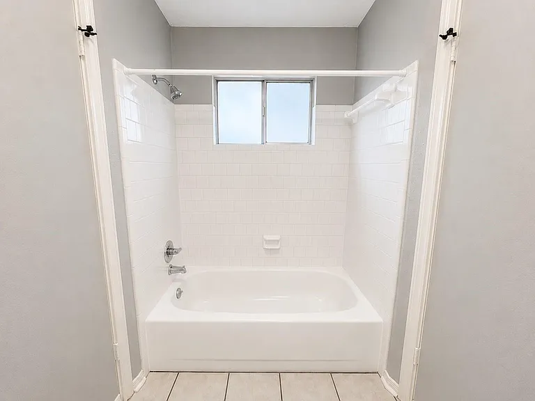 1206 Park Knoll Ln — Photo 9