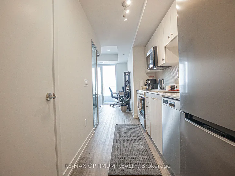15 Wellington St #603 — Photo 3